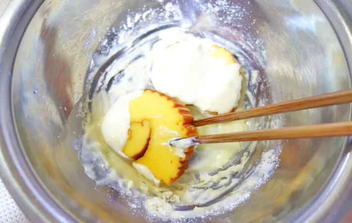 『伊達巻の天ぷら』を作る写真（撮影：エニママ）