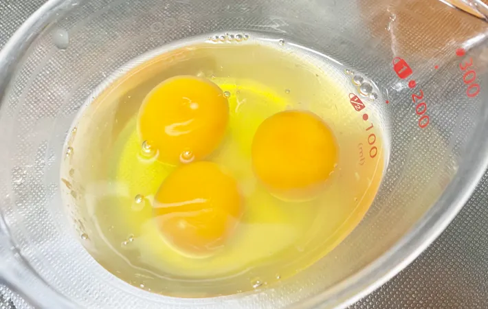 『カレー玉子焼き』を作る写真（撮影：エニママ）