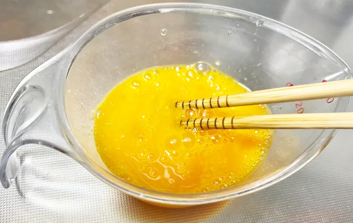 『カレー玉子焼き』を作る写真（撮影：エニママ）