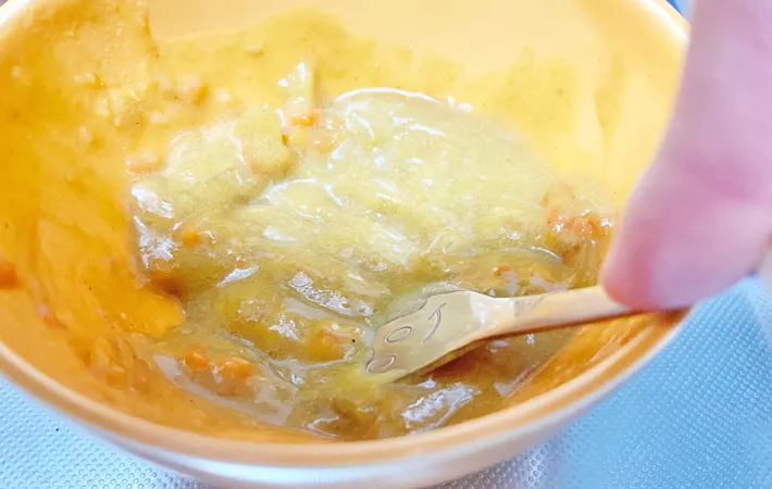 『カレー玉子焼き』を作る写真（撮影：エニママ）