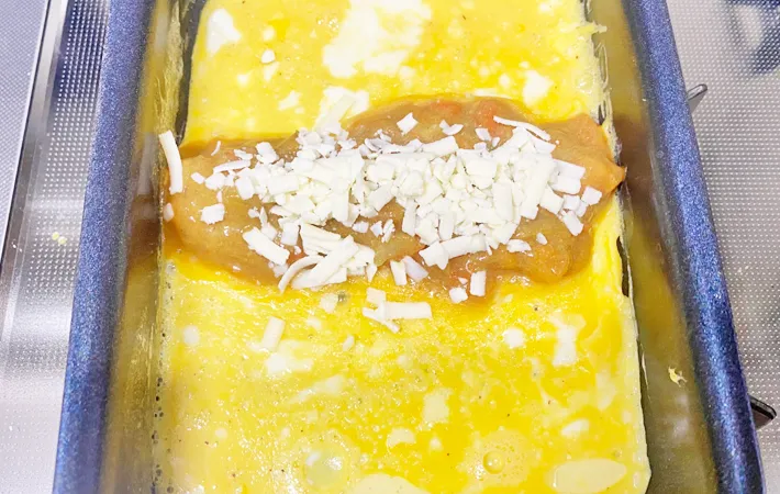 『カレー玉子焼き』を作る写真（撮影：エニママ）