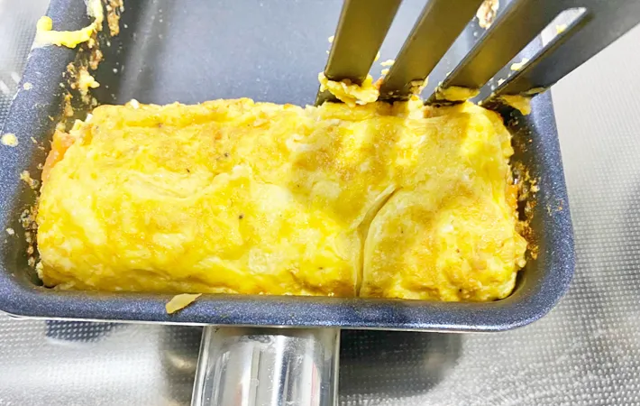 『カレー玉子焼き』を作る写真（撮影：エニママ）