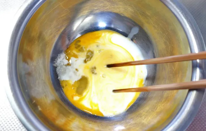 『伊達巻のフレンチトースト』を作る写真（撮影：エニママ）