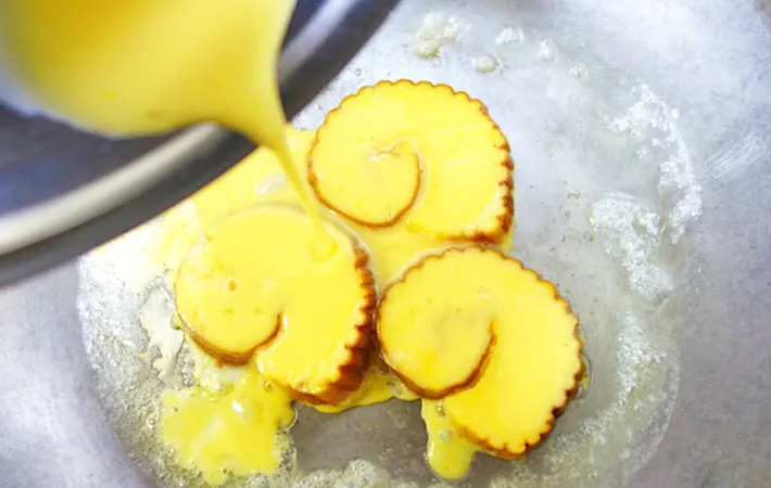 『伊達巻のフレンチトースト』を作る写真（撮影：エニママ）