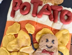 ポテトチップスが入ったパン