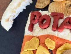 ポテトチップスが入ったパン