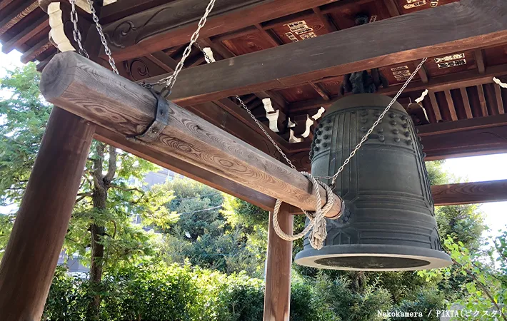 昼に行われる除夕の鐘のイメージ写真