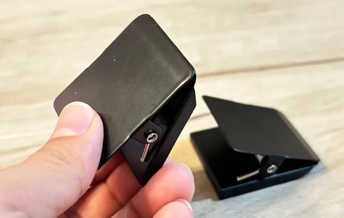 『ダイソー マグネットクリップ』の写真（撮影：キジカク）