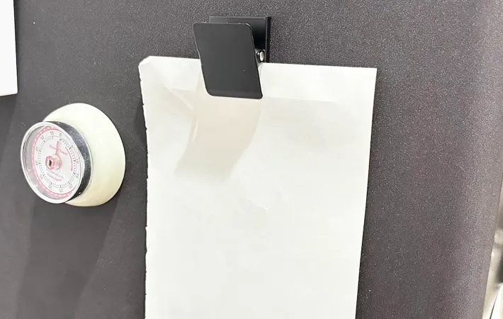 『ダイソー マグネットクリップ』の使用写真（撮影：キジカク）