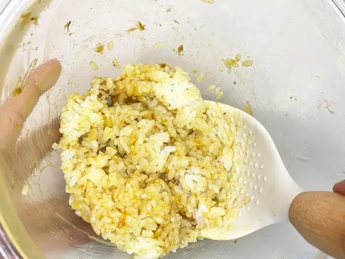 ご飯を混ぜる写真（撮影：キジカク）