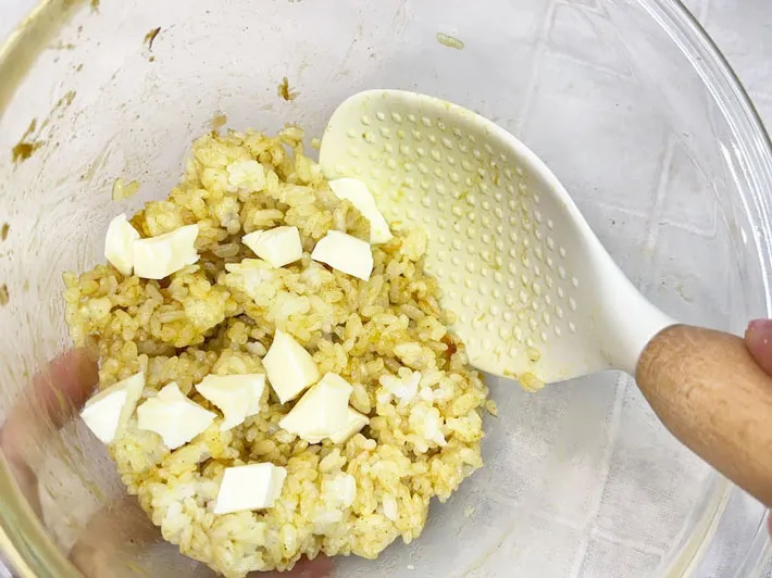 ご飯を混ぜる写真（撮影：キジカク）