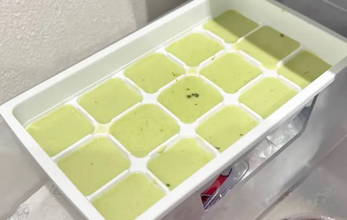 『抹茶ミルク シャーベット』を作る写真（撮影：キジカク）