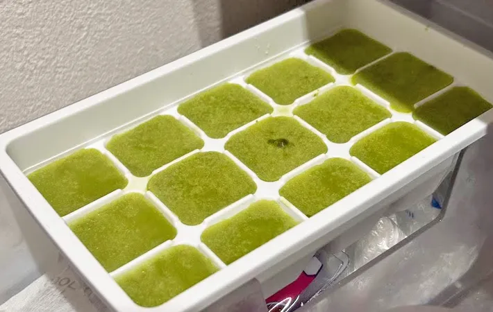 『抹茶ミルク シャーベット』を作る写真（撮影：キジカク）