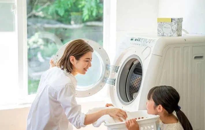 『洗濯をする女性と子供』の写真（撮影：Heulie）