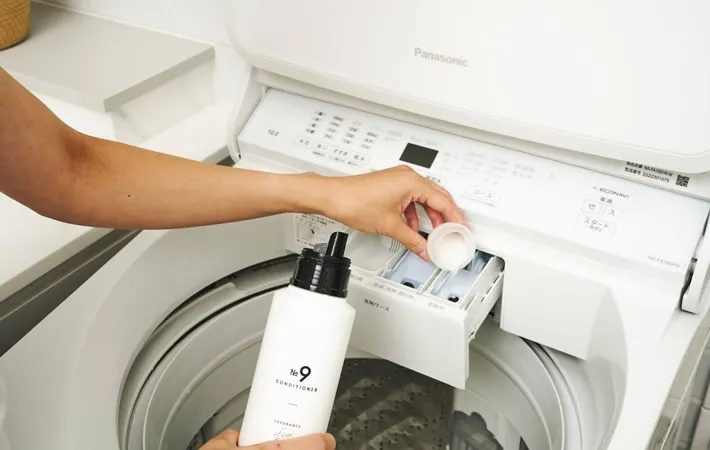 『洗濯機に洗剤を入れる』写真（撮影：Heulie）