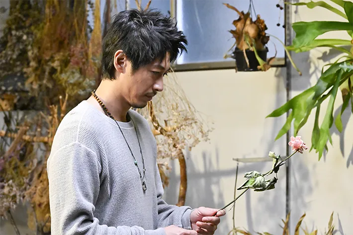 『ちょっとだけエスパー』に出演するディーン・フジオカさんが写る場面写真