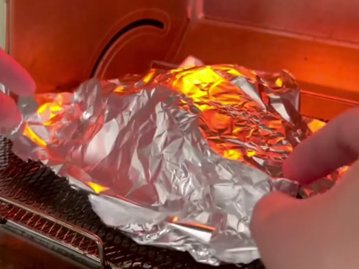 パンを焼いている様子