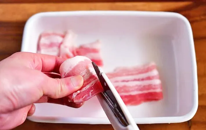 『炊き込み豚キムチご飯』を作る写真（撮影：小泉明代）