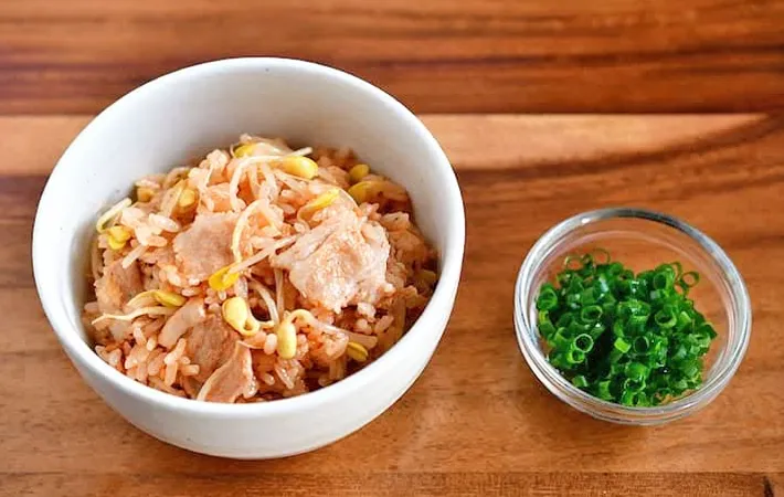 『炊き込み豚キムチご飯』の完成写真（撮影：小泉明代）