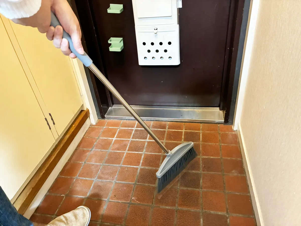 ホウキの写真(撮影:grapeライフハック編集部)