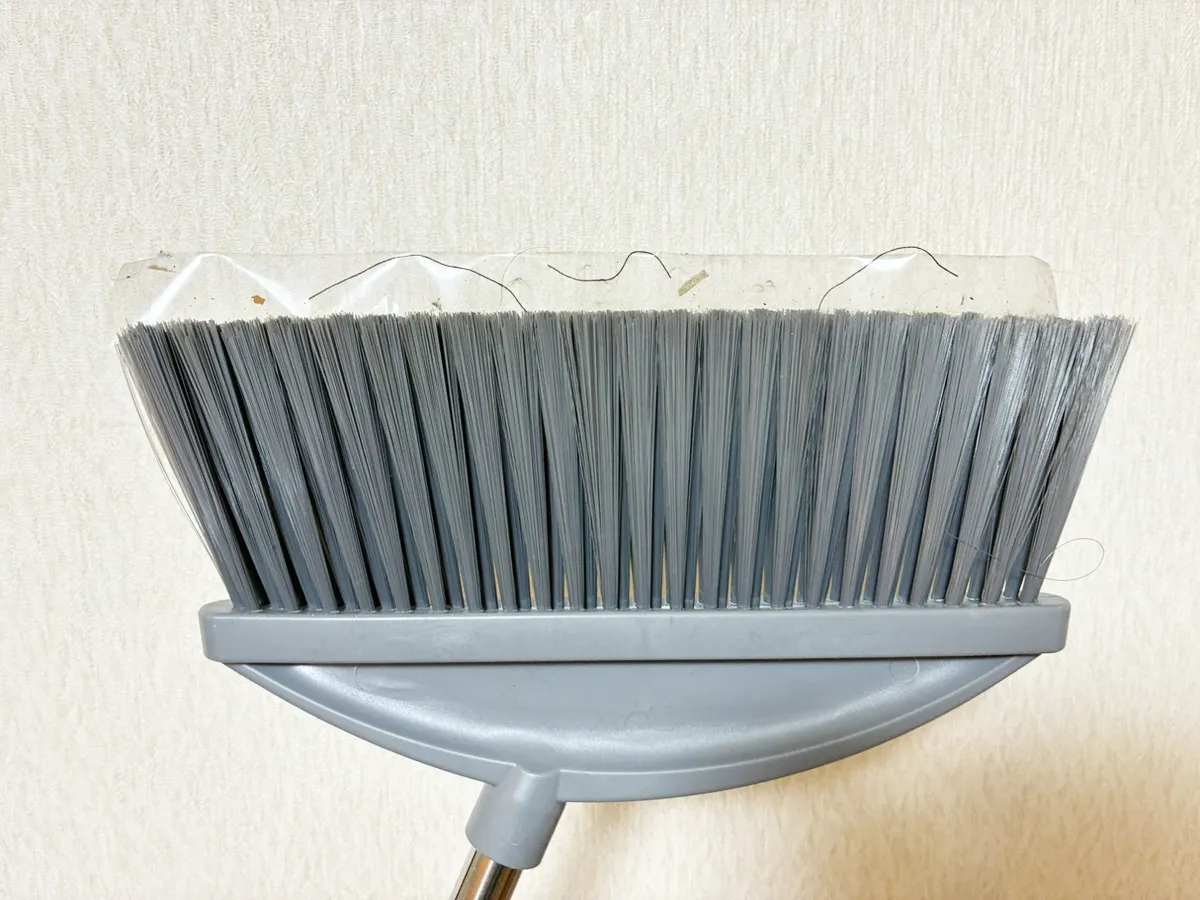 ホウキの効率がいい掃き方(撮影:grape編集部)