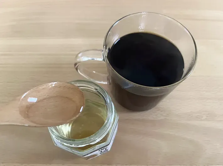 栗の甘露煮シロップとコーヒーの写真（撮影：grape編集部）