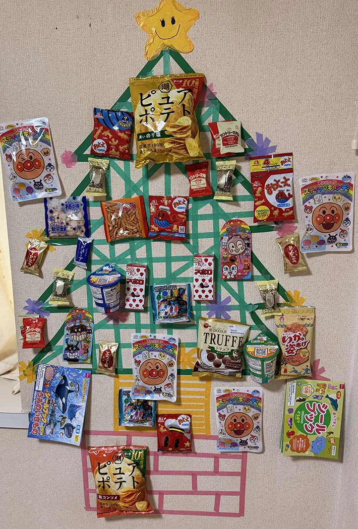 お菓子のツリーの画像