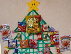 お菓子のツリーの画像