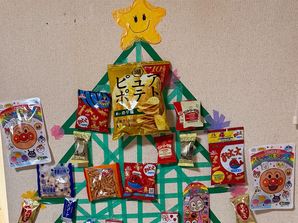 お菓子のツリーの画像