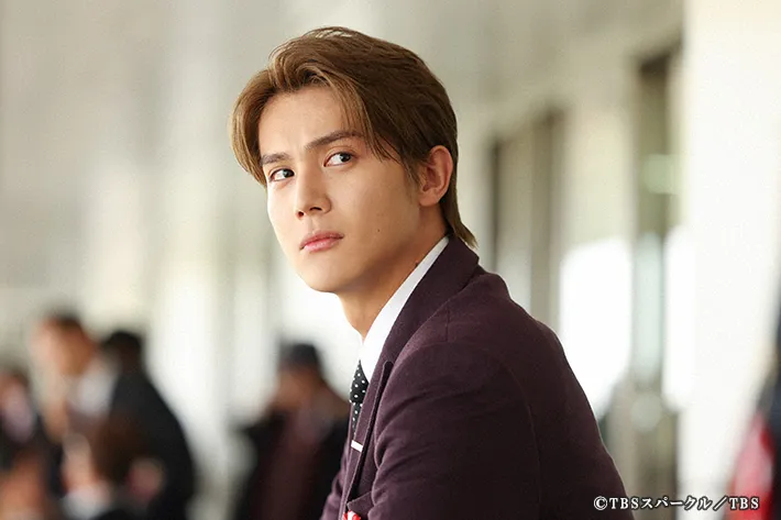 『ザ・ロイヤルファミリー』に出演する中川大志さんが写る場面写真