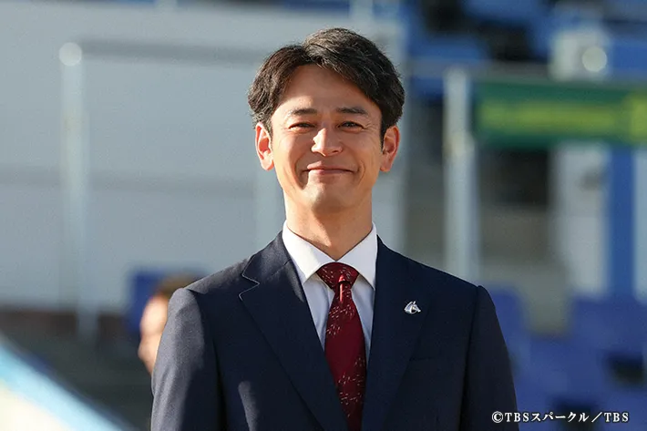 『ザ・ロイヤルファミリー』に出演する妻夫木聡さんが写る場面写真