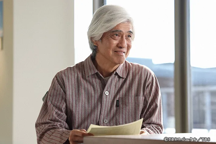 『ザ・ロイヤルファミリー』に出演する佐藤浩市さんが写る場面写真