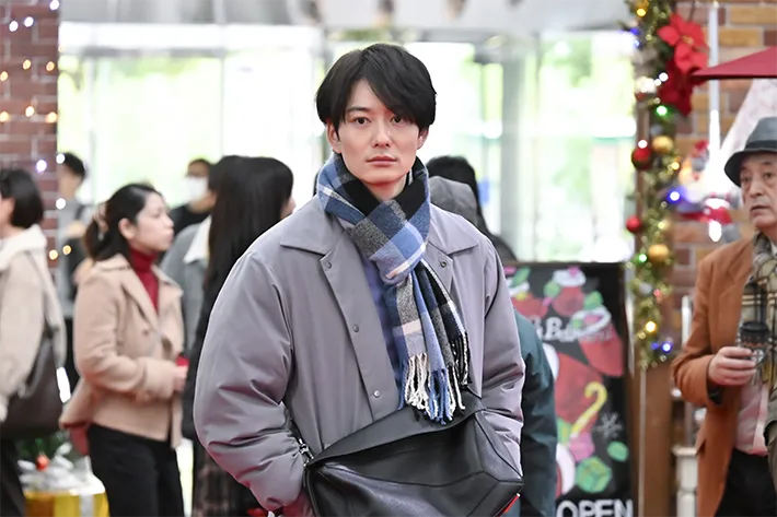 『ちょっとだけエスパー』に出演する岡田将生さんが写る場面写真