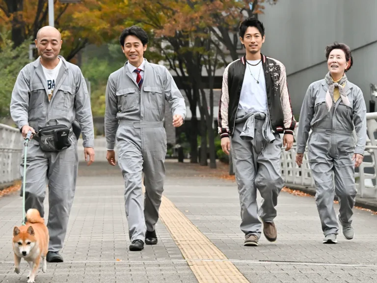 『ちょっとだけエスパー』に出演する大泉洋さんとディーン・フジオカさんなど4人が写る場面写真