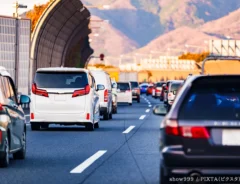 道路と車の写真