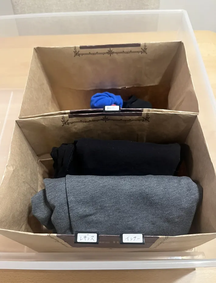紙袋の衣類収納の写真（撮影：grape編集部）
