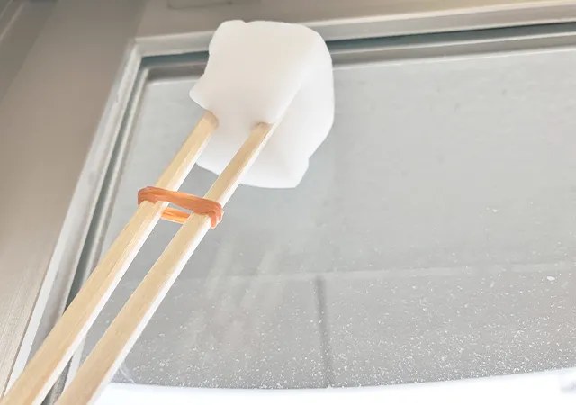 割り箸、輪ゴム、スポンジ（撮影：grape編集部）