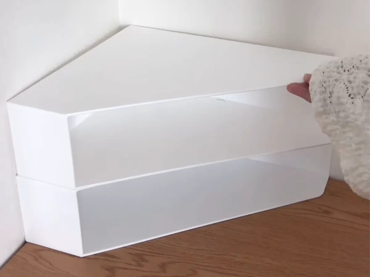 重ねたファイルボックスの写真