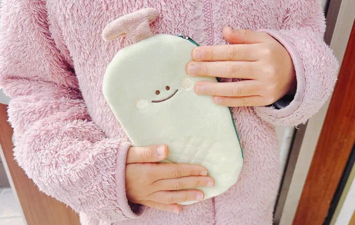 カイロの入ったペンケースを持っている写真（撮影：キジカク）