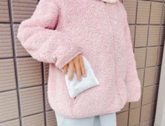 カイロをポケットに入れる（撮影：キジカク）