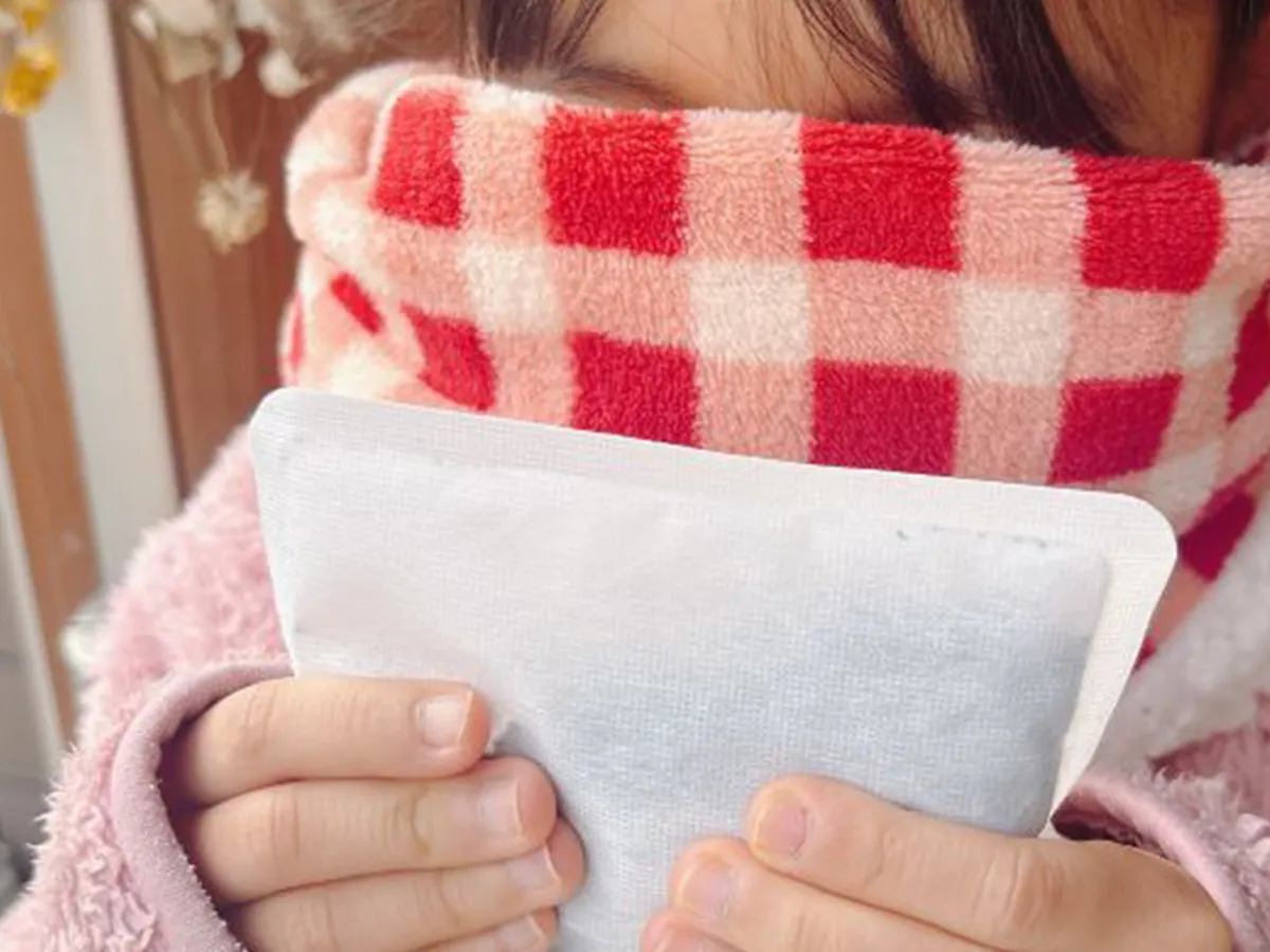 カイロを持っている写真（撮影：キジカク）