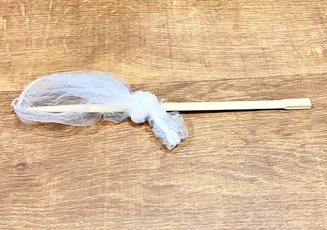 水切りネットと割り箸（撮影：grape編集部）