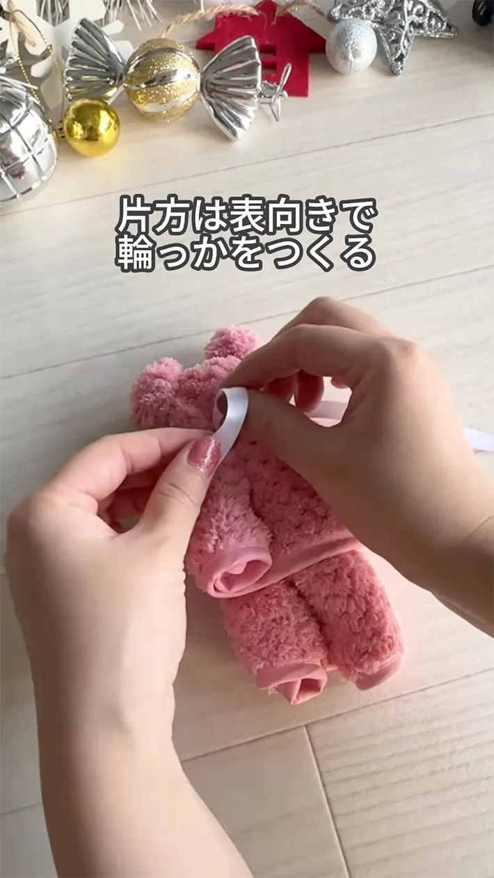 リボンを巻くハンカチの写真