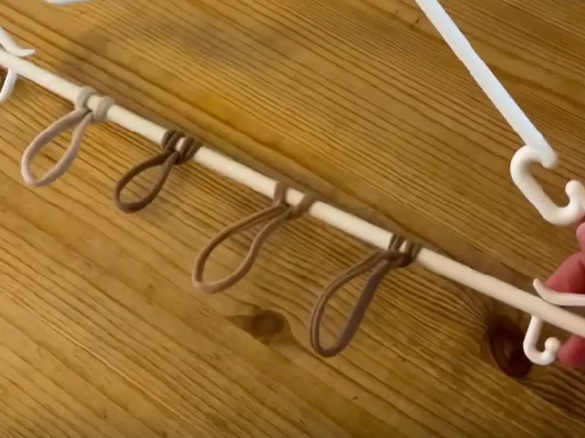 ヘアゴムをかけたハンガー