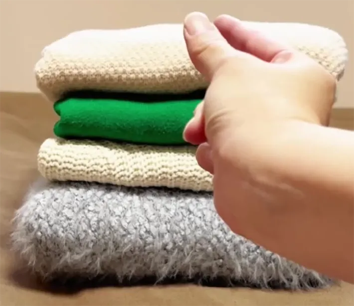 薄くなったニット