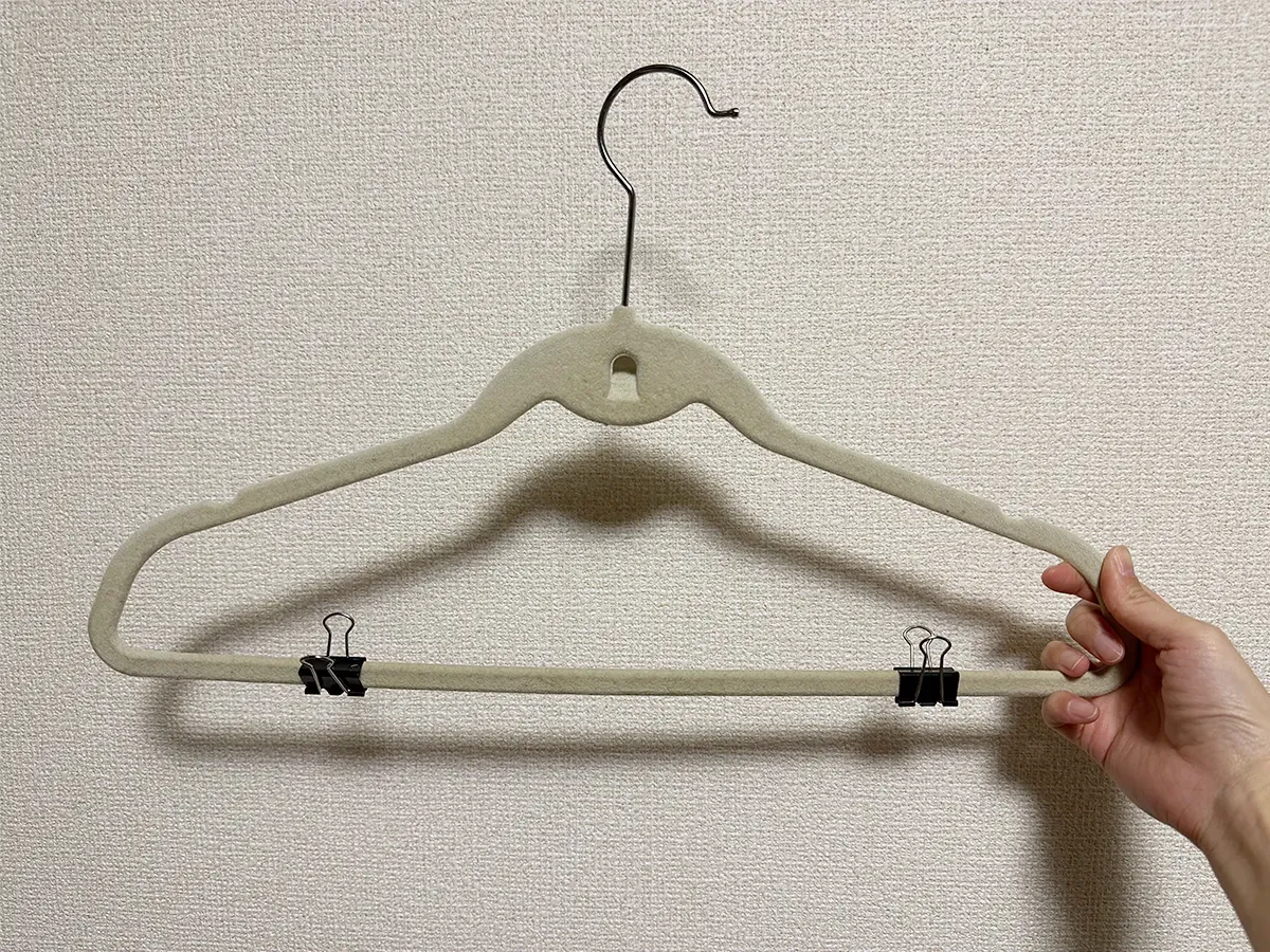 ダブルクリップがついたハンガーの画像（撮影：grape編集部）