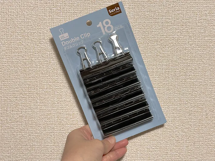 100円ショップ『セリア』で購入したダブルクリップの画像（撮影：grape編集部）
