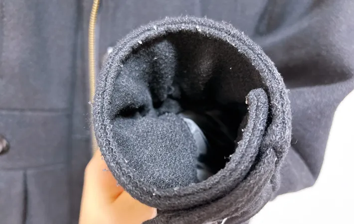 コートの裾の写真（撮影：grapeライフハック編集部）