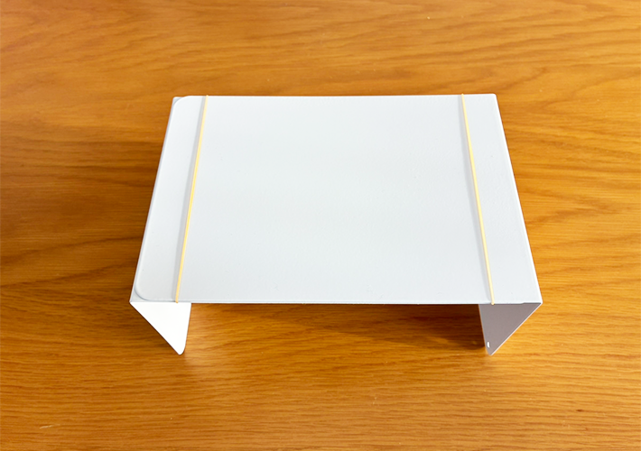 ブックエンドで調味料収納（撮影：grapeライフハック編集部）