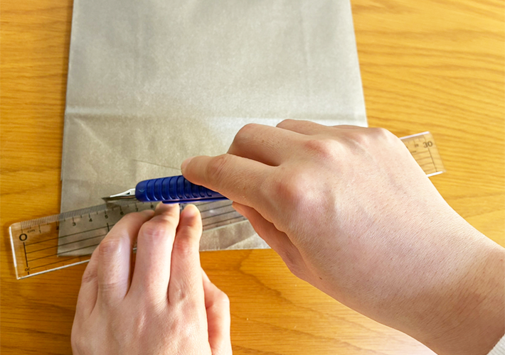 紙袋のリメイク（撮影：grapeライフハック編集部）